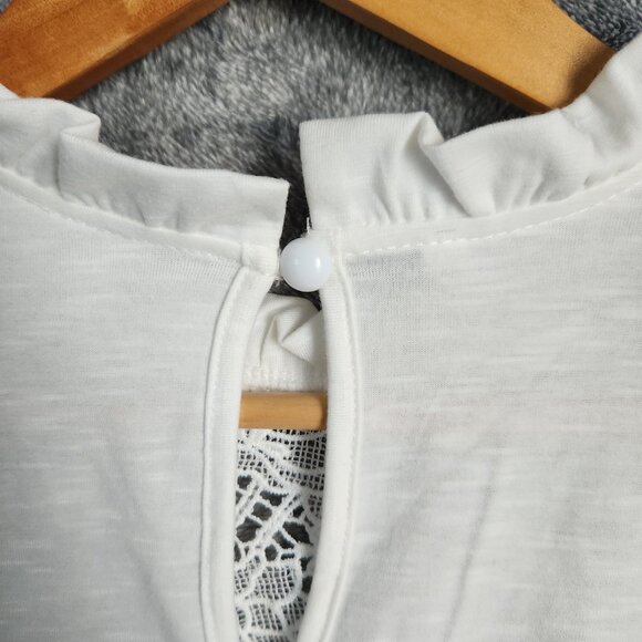 Women's Flutter Sleeveless White Crochet Blouse Top Size Medium Ruffle Keyhole - Picture 4 of 8